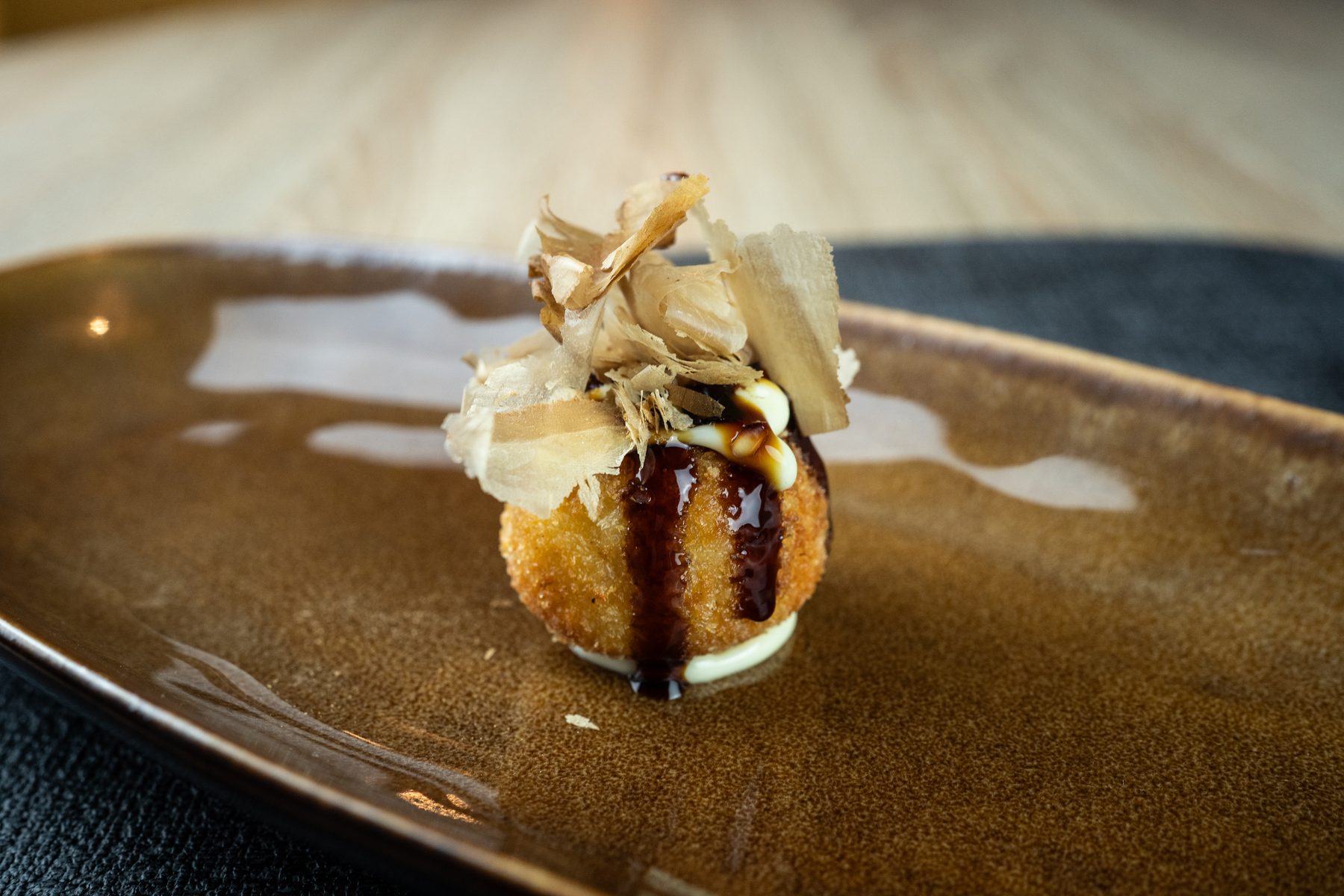 Takoyaki con virutas de katsuobushi danzantes